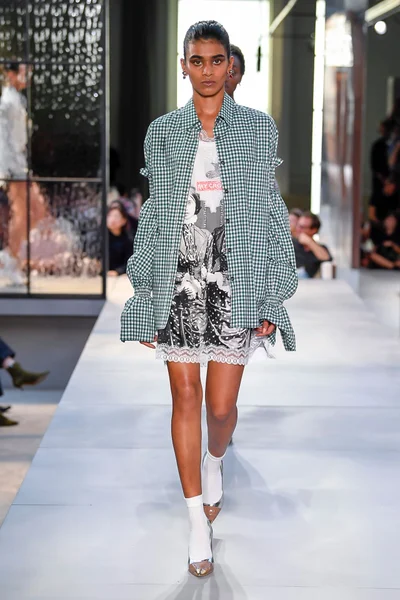 Look 76